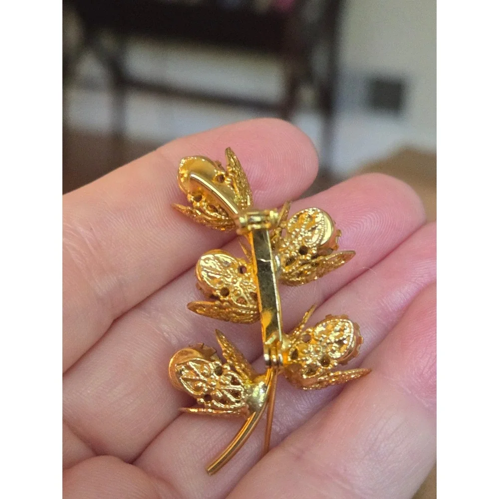 Amethyst Color Rhinestone Filagree Brooch Goldtone Vintage Floral Purple